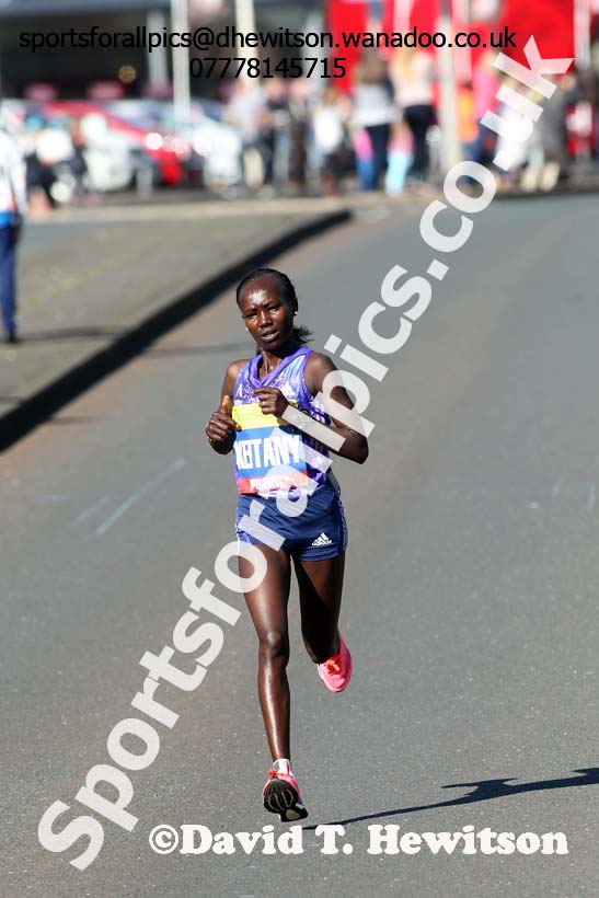 Mary Keitany on her way to winning the womens Morrisons Great North Run. Photo: David T. Hewitson/Sports for All Pics